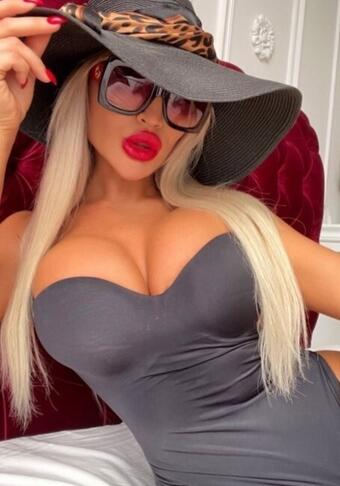 Проститутка Питера Мила, у метро Парк Победы